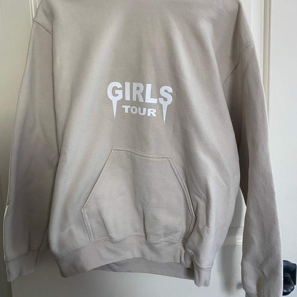 girl tour beige sweatshirt